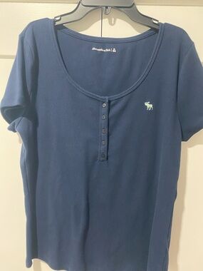 Brand New w/o tag Abercrombie & Fitch Navy Short Sleeve Henley